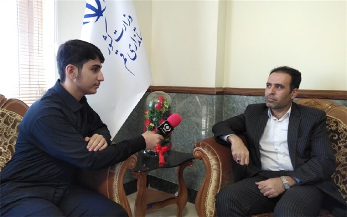 معاون استاندار قم: مدیران دستگاهها در هفته دولت بیش از همیشه بین مردم حضور مییابند