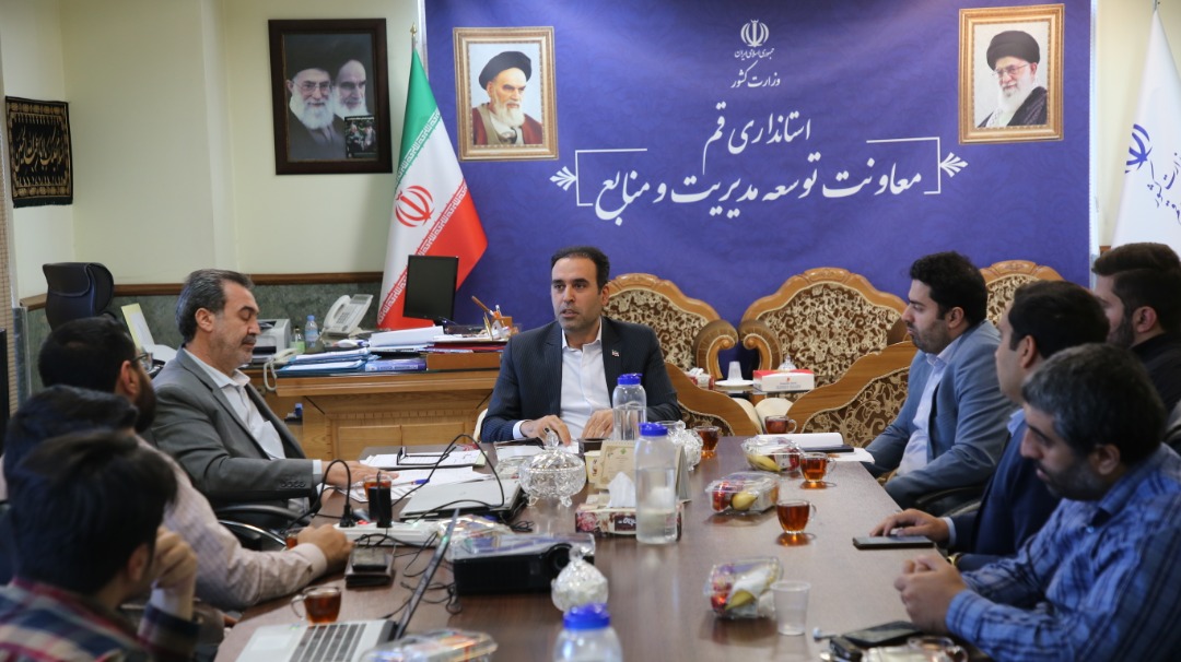 معاون استاندار قم در نشست با نخبگان و دانشگاهیان در هفته دولت: دانشگاهیان با حضور در صحنه، بیش از گذشته به دولت کمک کنند/راهاندازی سامانه “نان” برای ارتباط بین صنعت و دانشگاه
