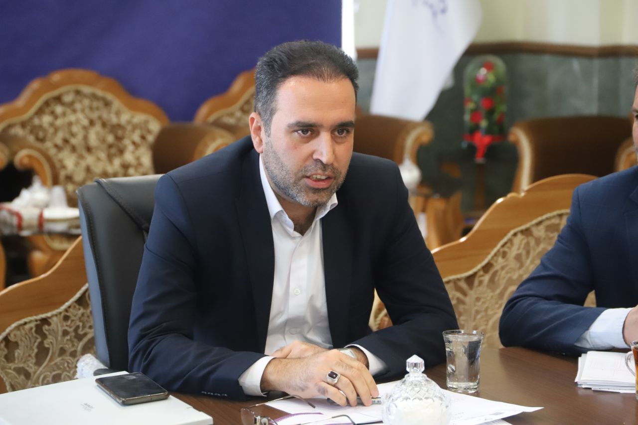 معاون استاندار قم: ایجاد قرارگاه عملیاتی برای تقویت ارتباط صنعت و دانشگاه/ظرفیت های دانشگاه و صنعت بخوبی بهم معرفی نشده اند