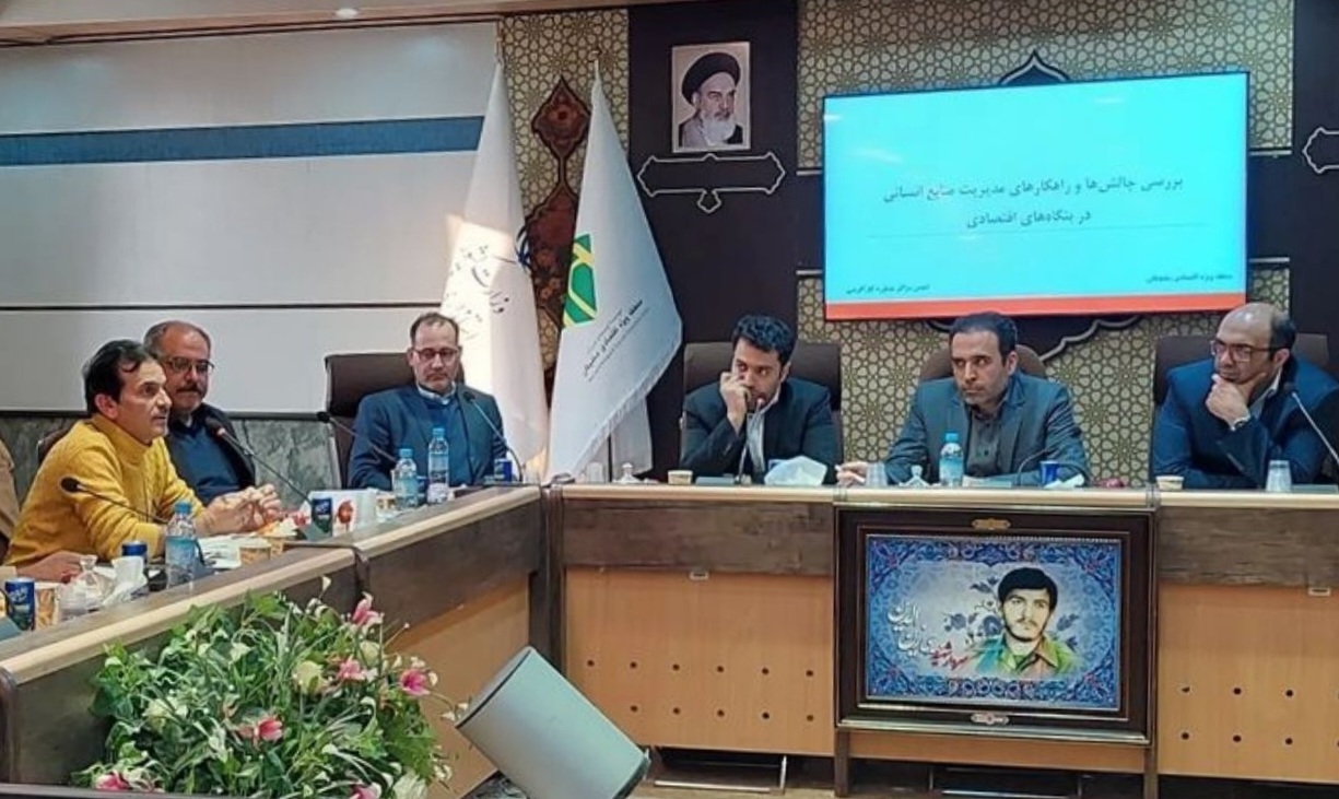 معاون استاندار قم: تشکیل قرارگاه عملیاتی ایجاد ارتباط بین صنعت و دانشگاه در قم/فرهنگ کار و نگرش به شغل در کشور باید تغییر کند