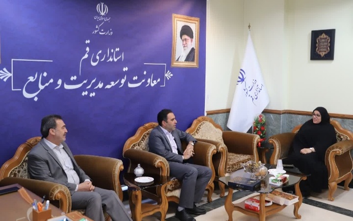 تجلیل معاون استاندار از بانوی ورزشکار کارمند استانداری قم